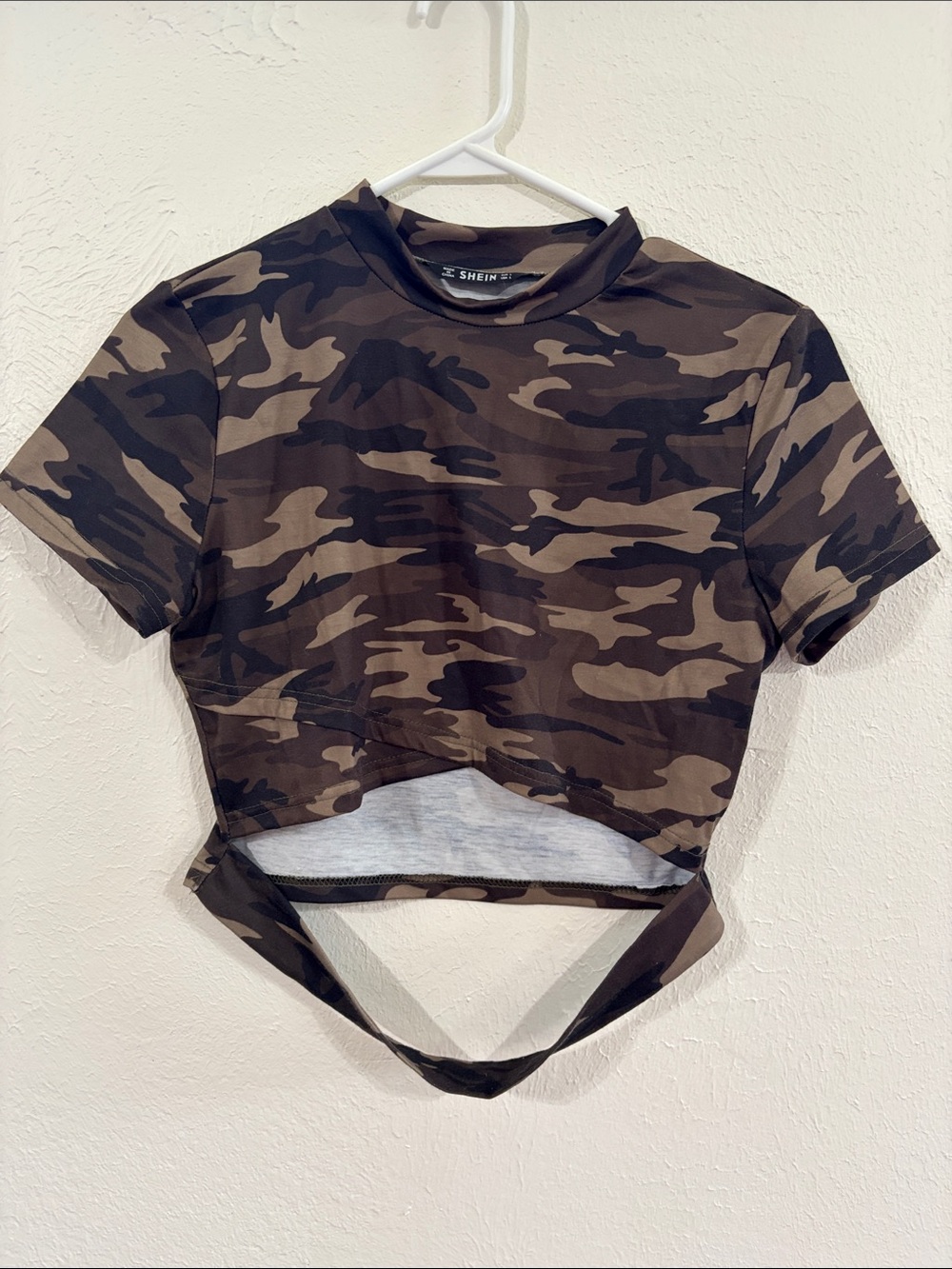 SHEIN Women's Camouflage Cropped Top